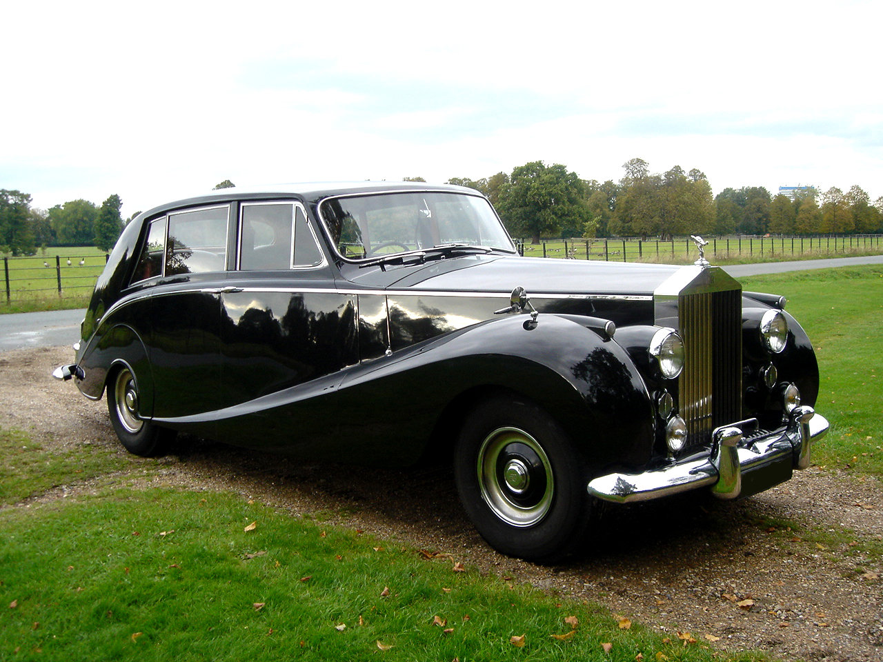 1947-rolls-royce-silver-w-1_1280x0w.jpg