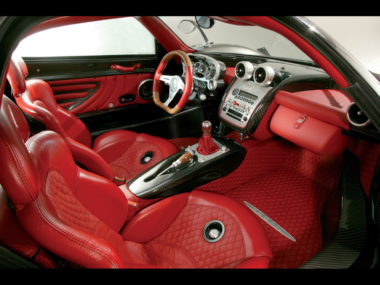 2005-Pagani-Zonda-F-n-Interior-1280x960.jpg