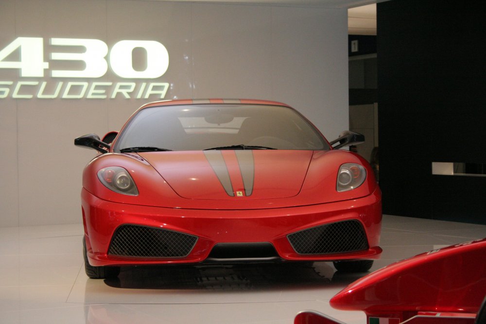 Ferrari_430_Scuderia_red_front.jpeg