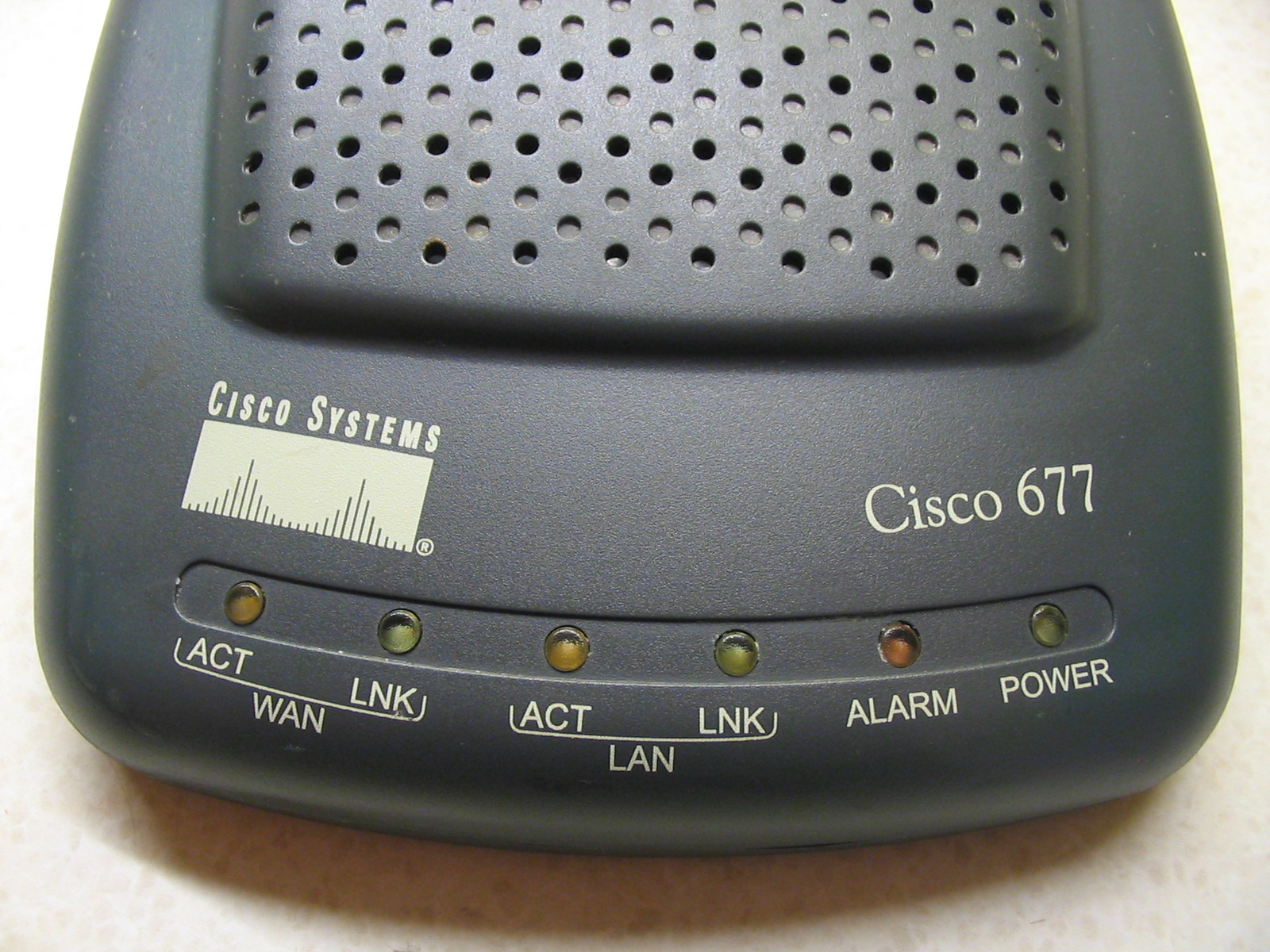 Router_Cisco_677_%28ubt%29_1.jpeg