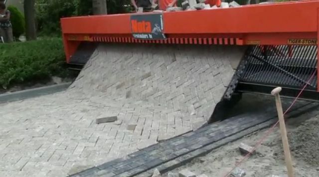 machine-pave-77592.jpg