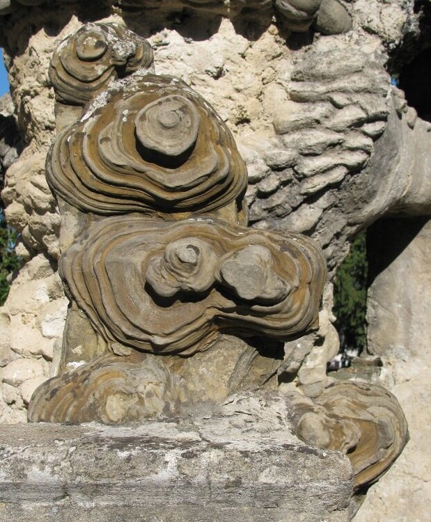 palais-ideal-cheval-pierre-originelle.thumb.jpg.f707ff1c7037f94b76aca6f5d065206a.jpg