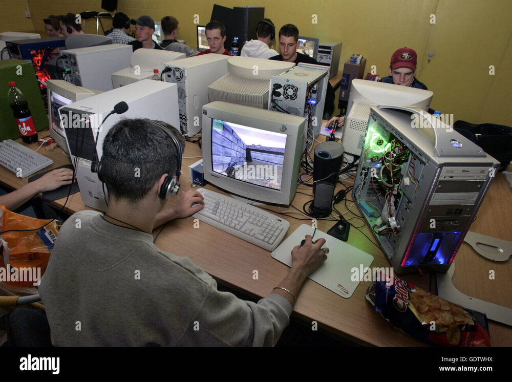 lan-party-GDTWHX.thumb.jpg.d602730191620fb125416f4bfd16b094.jpg